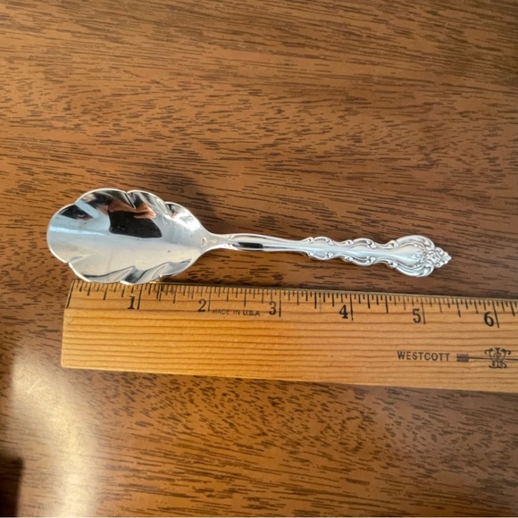Sugar Spoon Scalloped Spoon International Silverplate Interlude. Silver plated - Picture 6 of 7